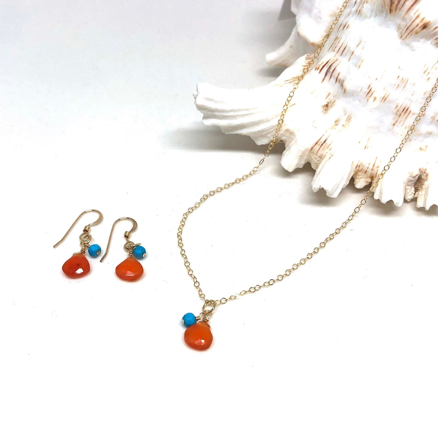 Dainty carnelian and turquoise pendant necklace