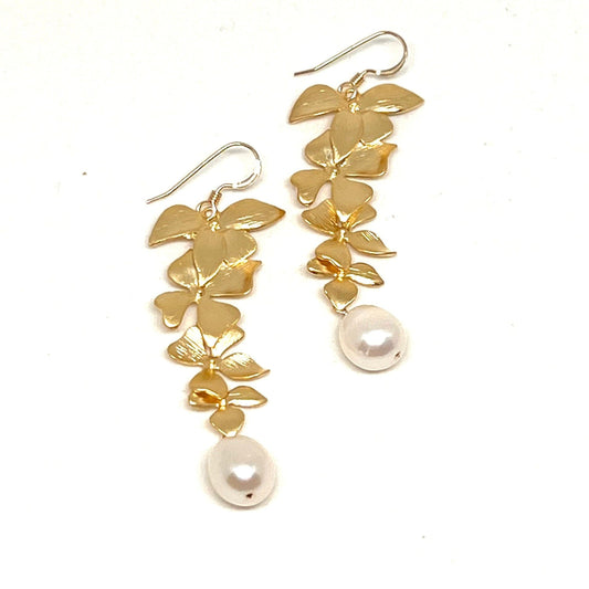 Floral pearl earrings