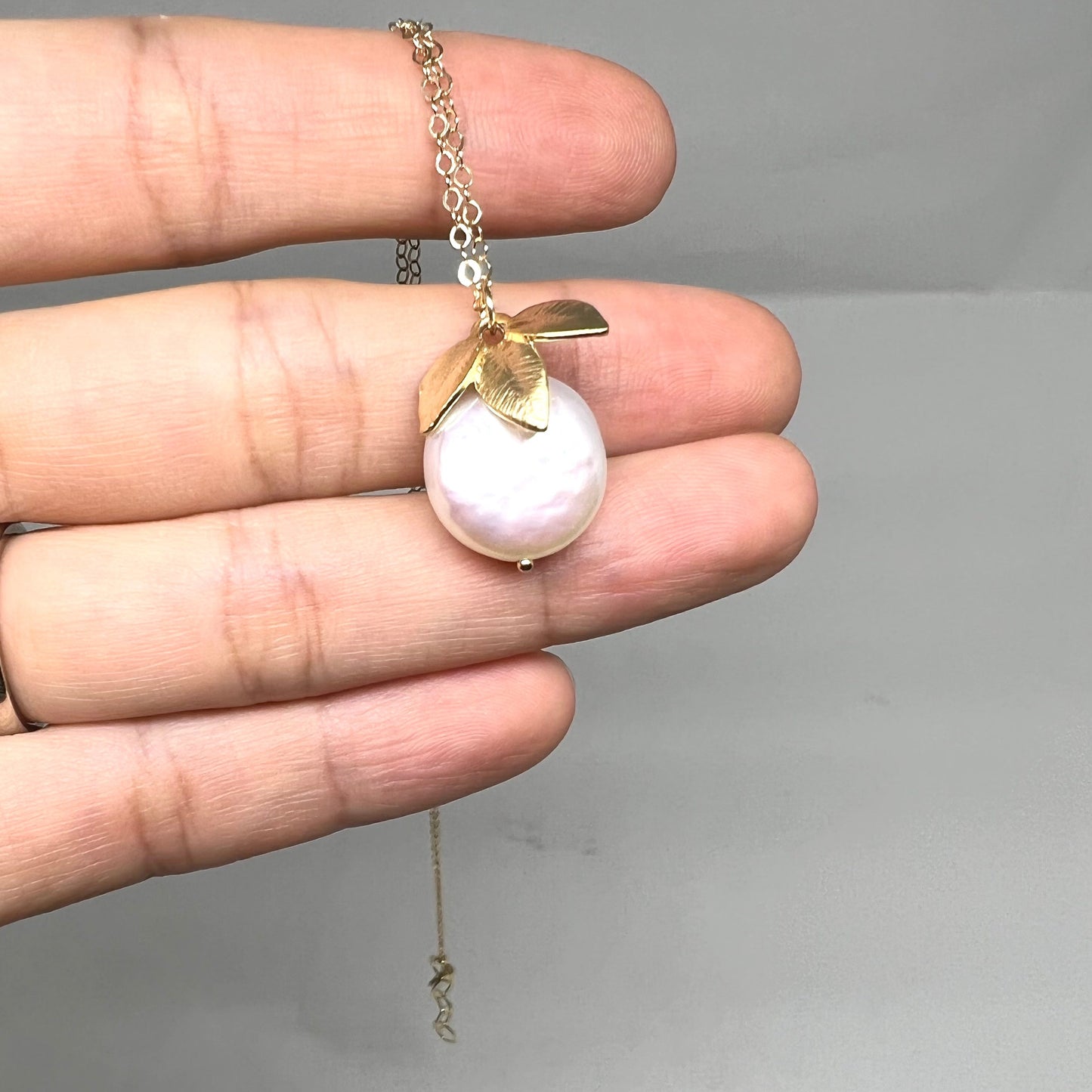 Pearl leaf pendant neckalce